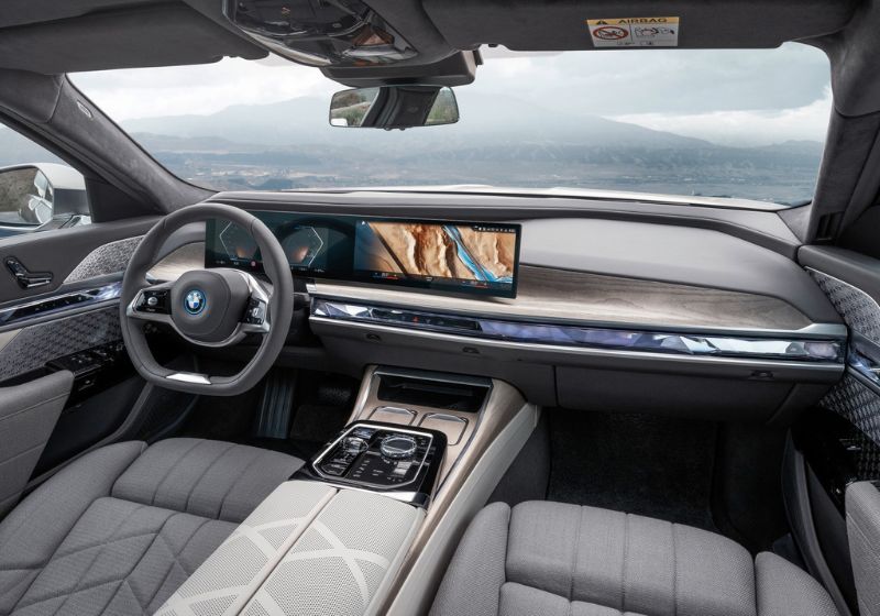 BMW i7